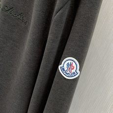 一套,Moncler 蒙口,2026秋季最新品,专柜同步有售,原单狠货,时尚休闲套装,上身舒适!吸睛而有亮点,采用进口原 一套,Moncler 蒙口,2026秋季最新品,专柜同步有售,原单狠货,时尚休闲套装,上身舒适!吸睛而有亮点,采用进口原