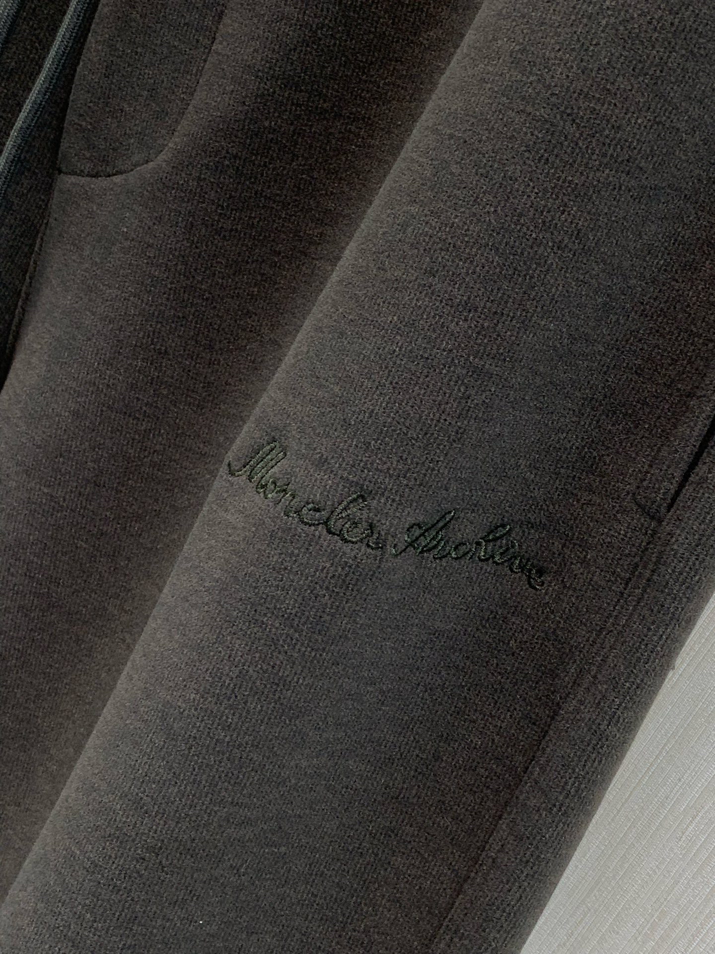 一套，Moncler 蒙口，2026秋季最新品，专柜同步有售，原单狠货，时尚休闲套装，上身舒适！吸睛而有亮点，采用进口原