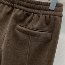 一套,Loro Piana,2026秋季新品,时尚休闲套装,采用进口原版面料,顶级刺绣🪡工艺字母图案装饰logo,原版五 一套,Loro Piana,2026秋季新品,时尚休闲套装,采用进口原版面料,顶级刺绣🪡工艺字母图案装饰logo,原版五