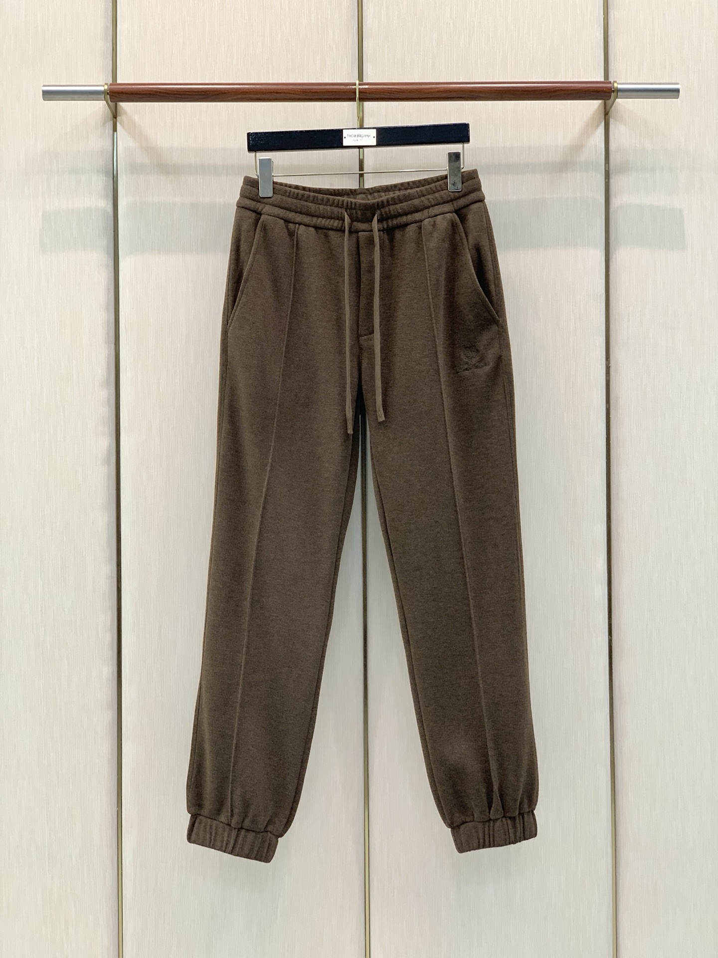 一套，Loro Piana，2026秋季新品，时尚休闲套装，采用进口原版面料，顶级刺绣🪡工艺字母图案装饰logo，原版五