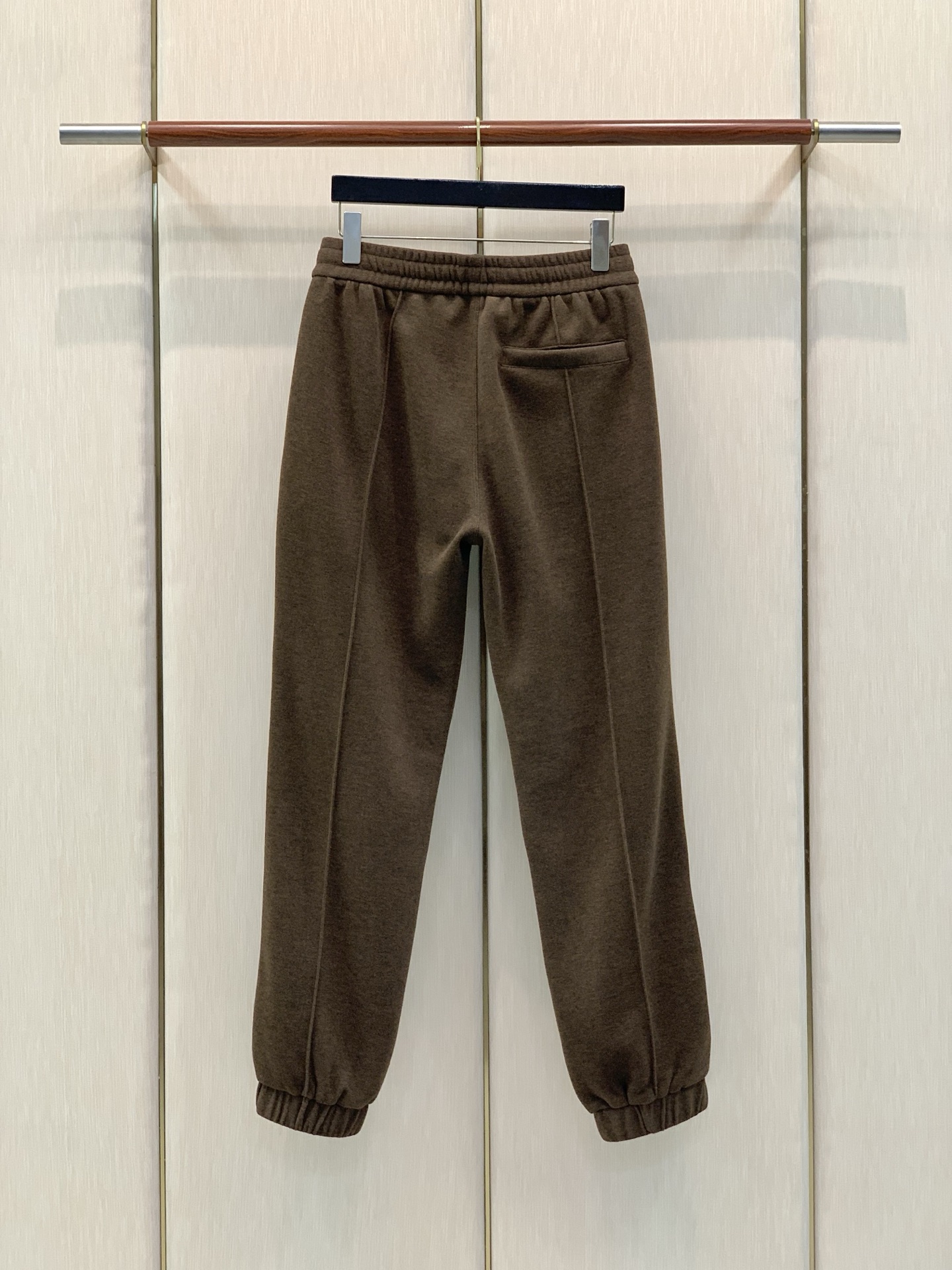 一套,Loro Piana,2026秋季新品,时尚休闲套装,采用进口原版面料,顶级刺绣🪡工艺字母图案装饰logo,原版五 一套,Loro Piana,2026秋季新品,时尚休闲套装,采用进口原版面料,顶级刺绣🪡工艺字母图案装饰logo,原版五