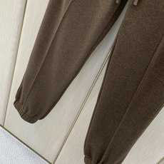 一套,Loro Piana,2026秋季新品,时尚休闲套装,采用进口原版面料,顶级刺绣🪡工艺字母图案装饰logo,原版五 一套,Loro Piana,2026秋季新品,时尚休闲套装,采用进口原版面料,顶级刺绣🪡工艺字母图案装饰logo,原版五