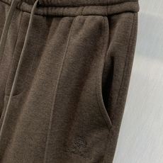 一套,Loro Piana,2026秋季新品,时尚休闲套装,采用进口原版面料,顶级刺绣🪡工艺字母图案装饰logo,原版五 一套,Loro Piana,2026秋季新品,时尚休闲套装,采用进口原版面料,顶级刺绣🪡工艺字母图案装饰logo,原版五