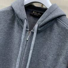 一套,Loro Piana,2026秋季新品,时尚休闲套装,采用进口原版面料,顶级刺绣🪡工艺字母图案装饰logo,原版五 一套,Loro Piana,2026秋季新品,时尚休闲套装,采用进口原版面料,顶级刺绣🪡工艺字母图案装饰logo,原版五