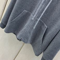 一套,Loro Piana,2026秋季新品,时尚休闲套装,采用进口原版面料,顶级刺绣🪡工艺字母图案装饰logo,原版五 一套,Loro Piana,2026秋季新品,时尚休闲套装,采用进口原版面料,顶级刺绣🪡工艺字母图案装饰logo,原版五