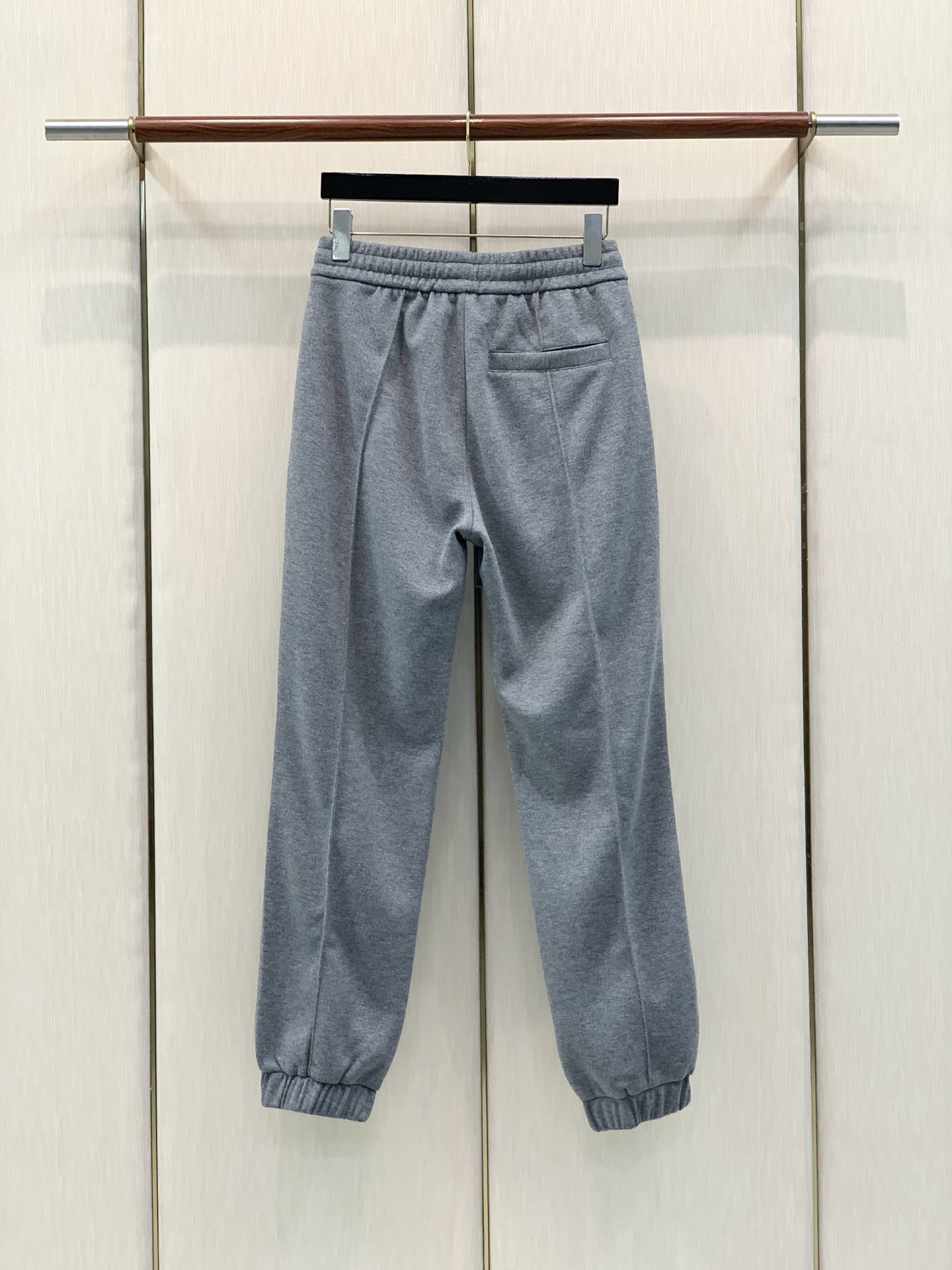 一套，Loro Piana，2026秋季新品，时尚休闲套装，采用进口原版面料，顶级刺绣🪡工艺字母图案装饰logo，原版五