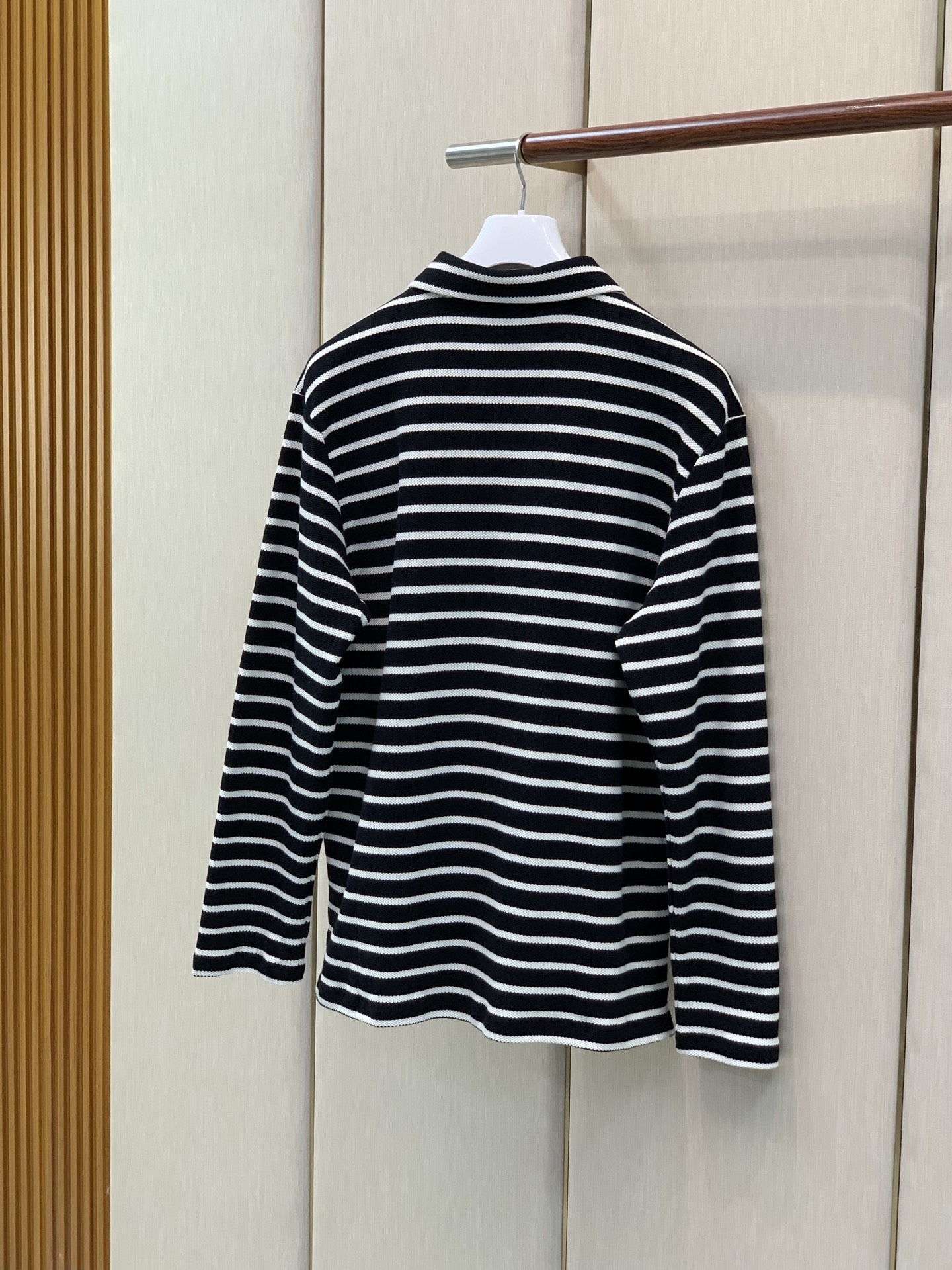 ,PRADA 普拉达,2026秋季最新品,专柜同步有售,时尚休闲翻领长袖T恤,进口原版面料,做工极为复杂,唯一可以做代购 ,PRADA 普拉达,2026秋季最新品,专柜同步有售,时尚休闲翻领长袖T恤,进口原版面料,做工极为复杂,唯一可以做代购