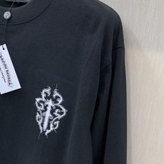 ,Chrome Hearts 克罗心,2026早秋新品,专柜同步有售,原单狠货,时尚休闲圆领长袖T恤,采用进口原版面料, ,Chrome Hearts 克罗心,2026早秋新品,专柜同步有售,原单狠货,时尚休闲圆领长袖T恤,采用进口原版面料,