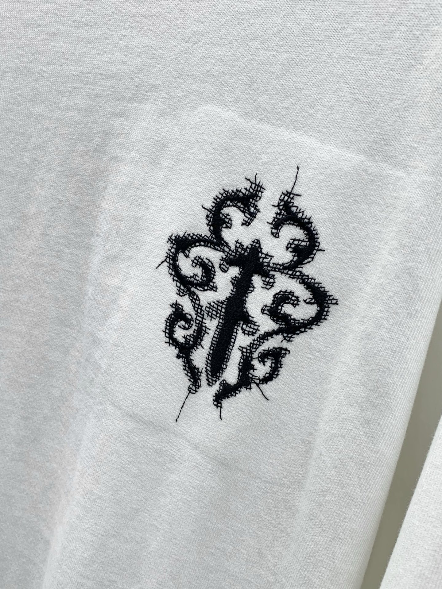 ,Chrome Hearts 克罗心,2026早秋新品,专柜同步有售,原单狠货,时尚休闲圆领长袖T恤,采用进口原版面料, ,Chrome Hearts 克罗心,2026早秋新品,专柜同步有售,原单狠货,时尚休闲圆领长袖T恤,采用进口原版面料,