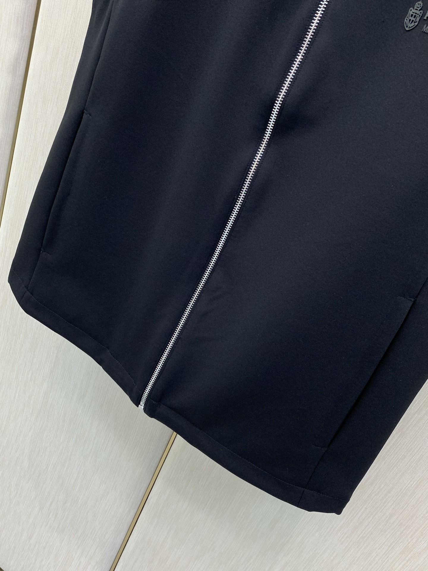，PRADA 普拉达，2026秋季最新品，专柜同步有售，时尚休闲立领马甲，进口原版面料，做工极为复杂，唯一可以做代购级别