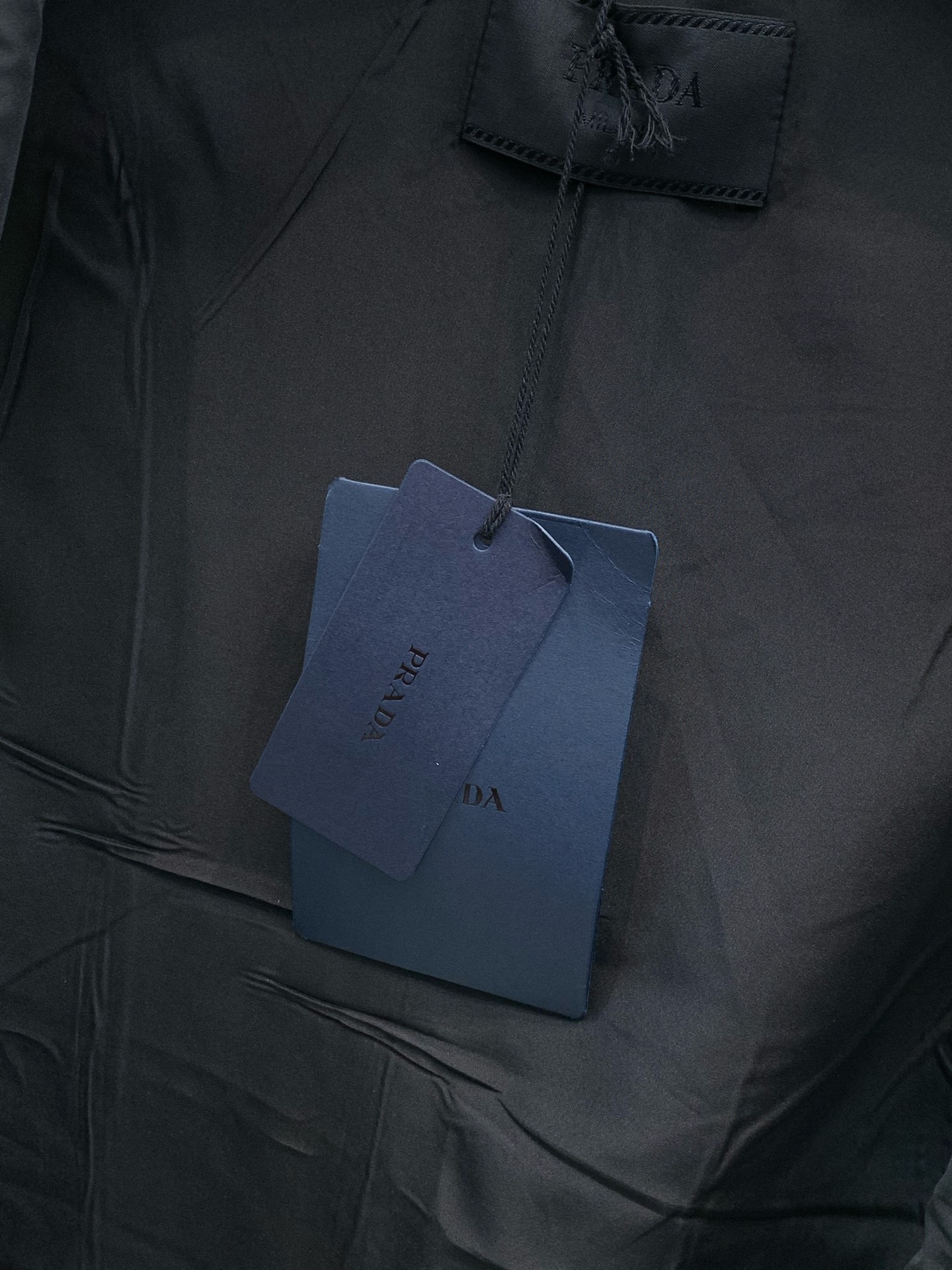 ，PRADA 普拉达，2026秋季最新品，专柜同步有售，时尚休闲立领马甲，进口原版面料，做工极为复杂，唯一可以做代购级别