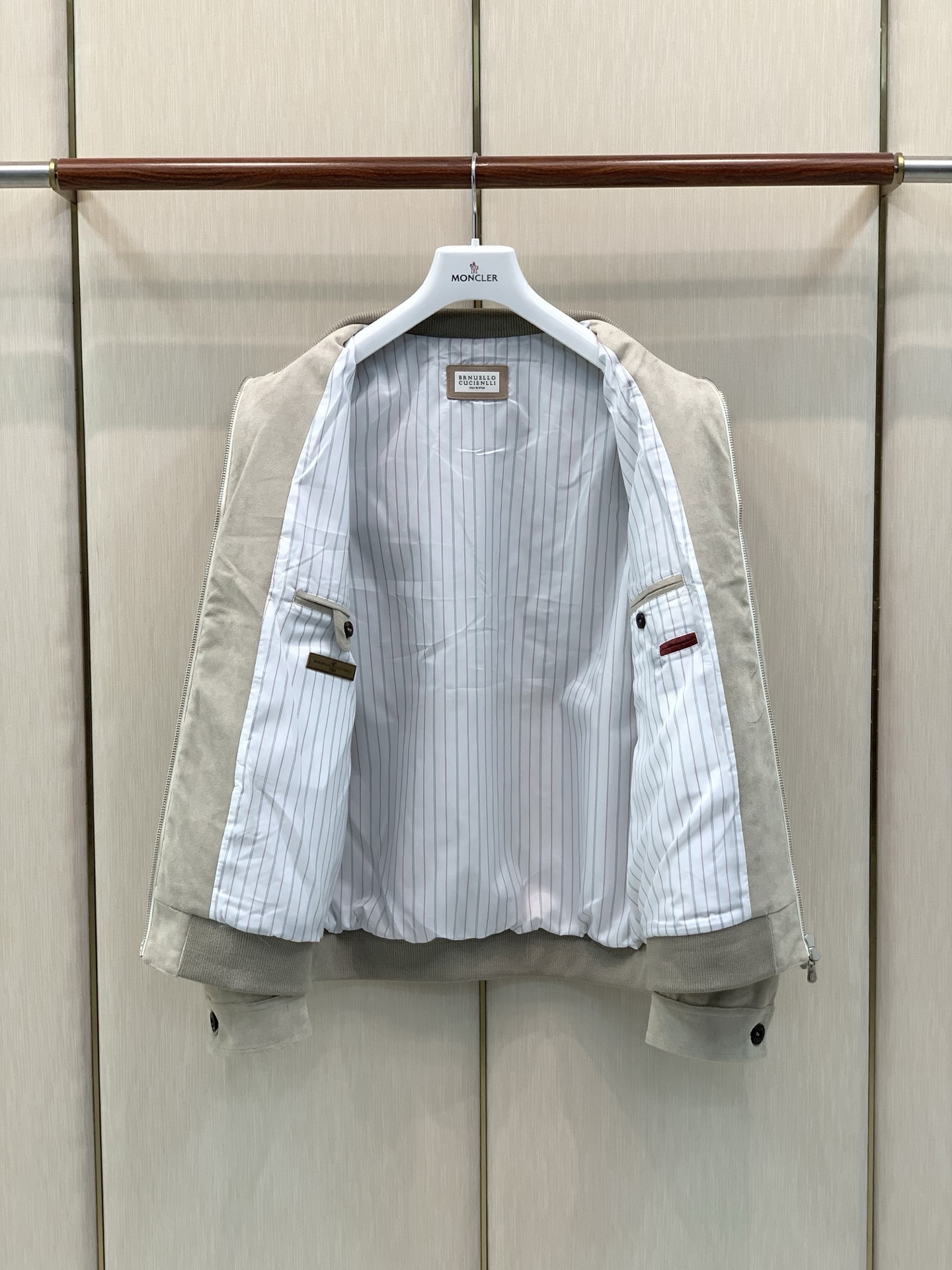 ，BRUNELLO CUCINELLI 意大利神狮，2026秋冬最新品，专柜同步有售，原单狠货，时尚休闲立领薄棉夹克外套