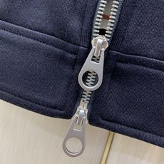 ,Ralph Lauren 拉夫劳伦,2026秋冬新品,时尚休闲翻领薄棉夹克外套,采用进口原版面料,原版五金辅料装饰,简 ,Ralph Lauren 拉夫劳伦,2026秋冬新品,时尚休闲翻领薄棉夹克外套,采用进口原版面料,原版五金辅料装饰,简