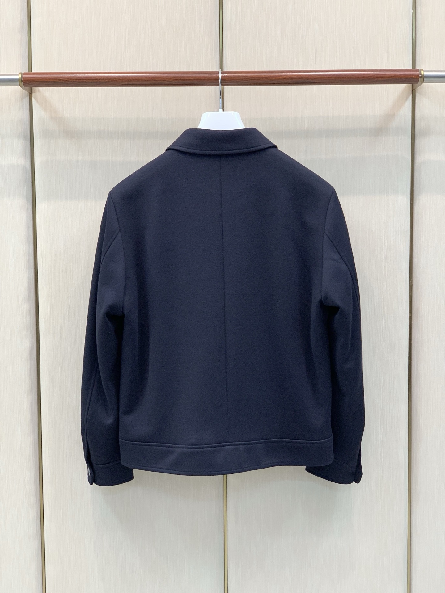 ,Ralph Lauren 拉夫劳伦,2026秋冬新品,时尚休闲翻领薄棉夹克外套,采用进口原版面料,原版五金辅料装饰,简 ,Ralph Lauren 拉夫劳伦,2026秋冬新品,时尚休闲翻领薄棉夹克外套,采用进口原版面料,原版五金辅料装饰,简