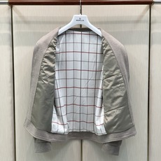 ,Ralph Lauren 拉夫劳伦,2026秋冬新品,时尚休闲翻领薄棉夹克外套,采用进口原版面料,原版五金辅料装饰,简 ,Ralph Lauren 拉夫劳伦,2026秋冬新品,时尚休闲翻领薄棉夹克外套,采用进口原版面料,原版五金辅料装饰,简
