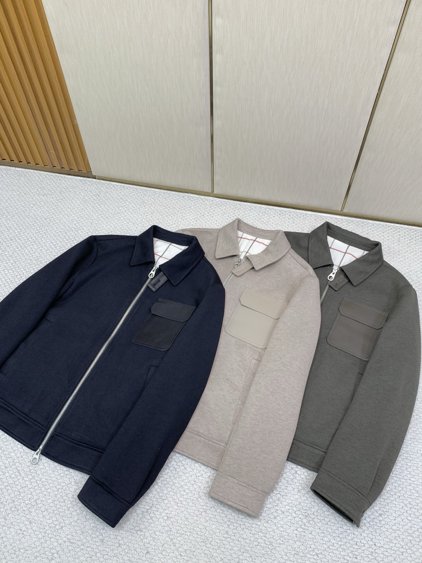 ,Ralph Lauren 拉夫劳伦,2026秋冬新品,时尚休闲翻领薄棉夹克外套,采用进口原版面料,原版五金辅料装饰,简 ,Ralph Lauren 拉夫劳伦,2026秋冬新品,时尚休闲翻领薄棉夹克外套,采用进口原版面料,原版五金辅料装饰,简