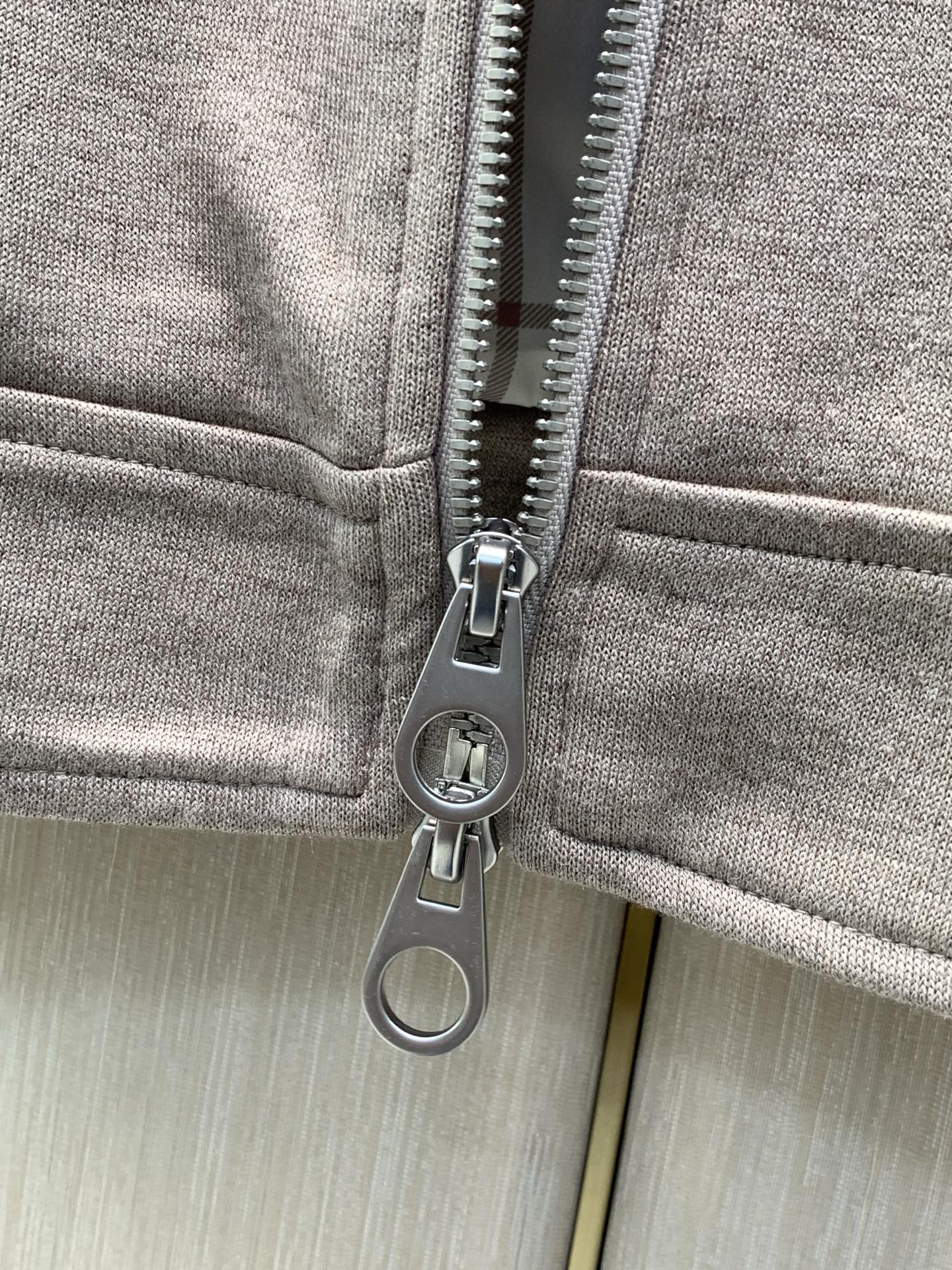 ,Ralph Lauren 拉夫劳伦,2026秋冬新品,时尚休闲翻领薄棉夹克外套,采用进口原版面料,原版五金辅料装饰,简 ,Ralph Lauren 拉夫劳伦,2026秋冬新品,时尚休闲翻领薄棉夹克外套,采用进口原版面料,原版五金辅料装饰,简