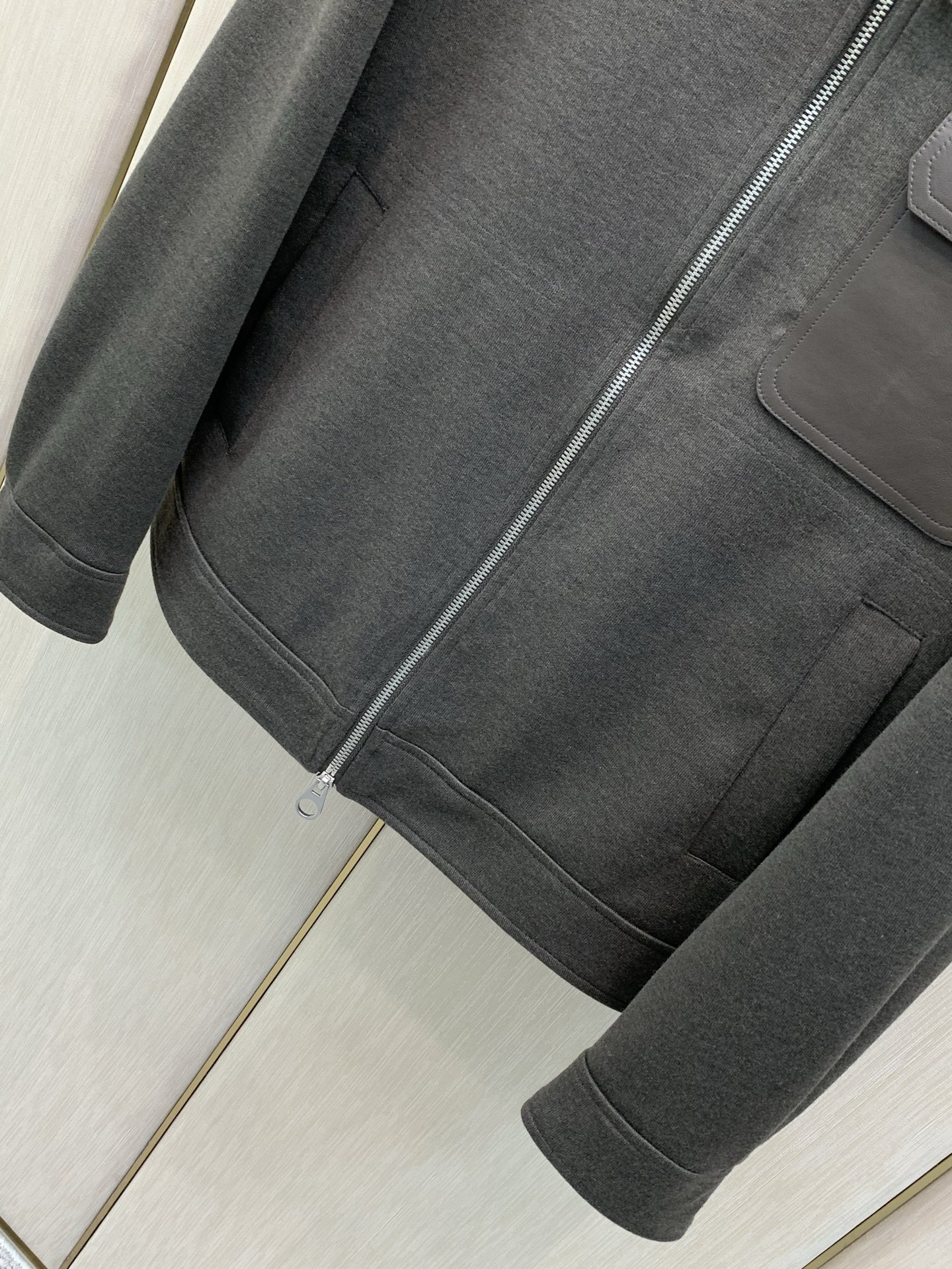 ,Ralph Lauren 拉夫劳伦,2026秋冬新品,时尚休闲翻领薄棉夹克外套,采用进口原版面料,原版五金辅料装饰,简 ,Ralph Lauren 拉夫劳伦,2026秋冬新品,时尚休闲翻领薄棉夹克外套,采用进口原版面料,原版五金辅料装饰,简