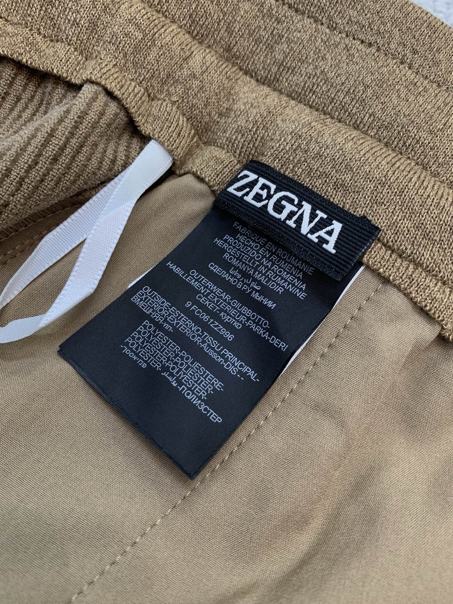 ,Zegna 浅咖色抽绳休闲裤 材质 羊毛混纺 时尚系列,独特设计,抽绳休闲长裤 订纱开始订染和订纺。 国内某大厂出 ,Zegna 浅咖色抽绳休闲裤 材质 羊毛混纺 时尚系列,独特设计,抽绳休闲长裤 订纱开始订染和订纺。 国内某大厂出