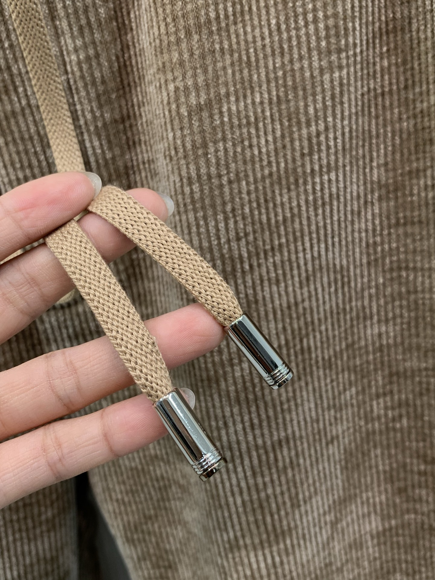 ,Zegna 浅咖色抽绳休闲裤 材质 羊毛混纺 时尚系列,独特设计,抽绳休闲长裤 订纱开始订染和订纺。 国内某大厂出 ,Zegna 浅咖色抽绳休闲裤 材质 羊毛混纺 时尚系列,独特设计,抽绳休闲长裤 订纱开始订染和订纺。 国内某大厂出