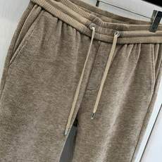 ,Zegna 浅咖色抽绳休闲裤 材质 羊毛混纺 时尚系列,独特设计,抽绳休闲长裤 订纱开始订染和订纺。 国内某大厂出 ,Zegna 浅咖色抽绳休闲裤 材质 羊毛混纺 时尚系列,独特设计,抽绳休闲长裤 订纱开始订染和订纺。 国内某大厂出