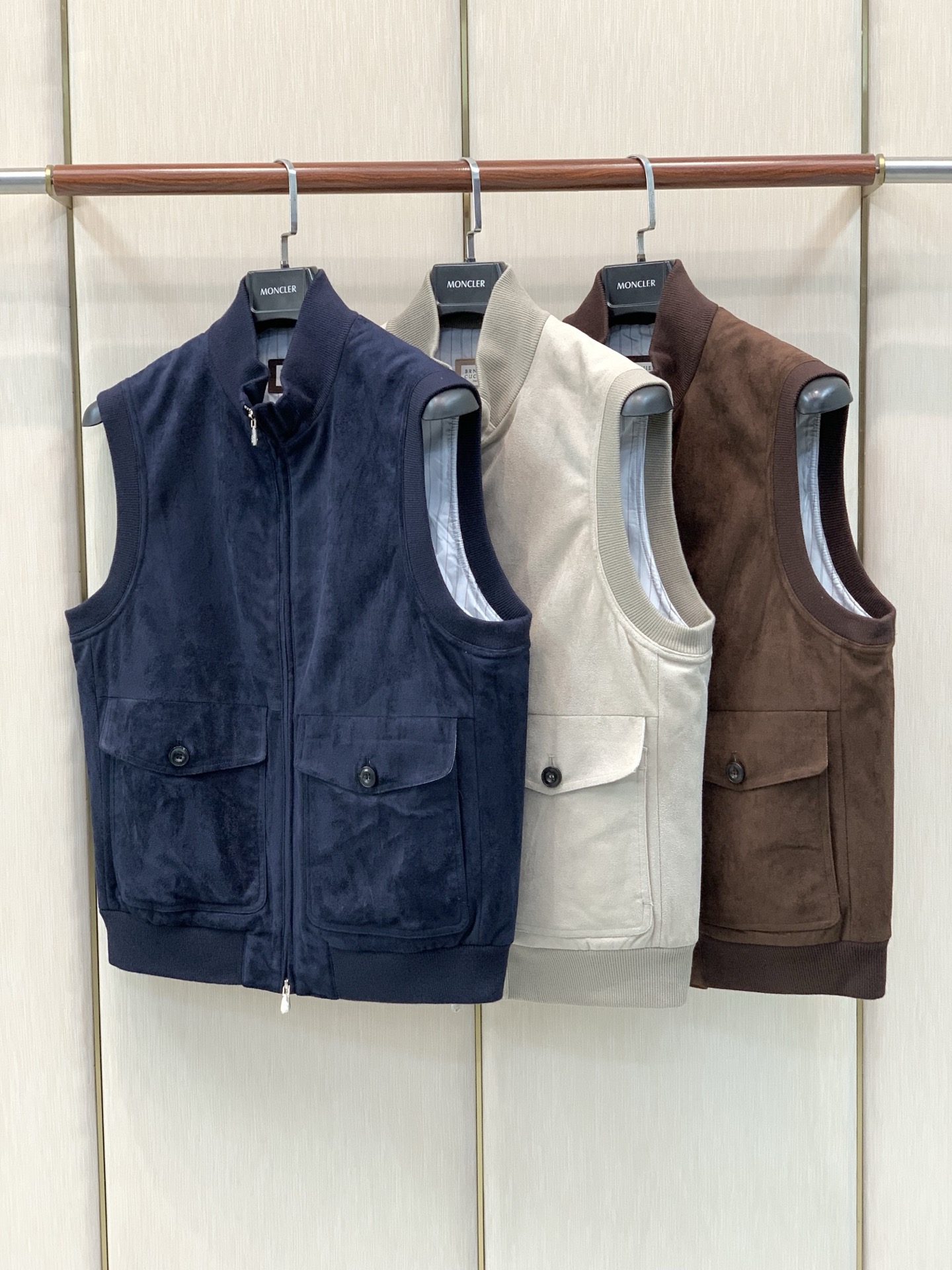 ，BRUNELLO CUCINELLI 意大利神狮，2026秋冬最新品，专柜同步有售，原单狠货，时尚休闲立领薄棉马甲，采