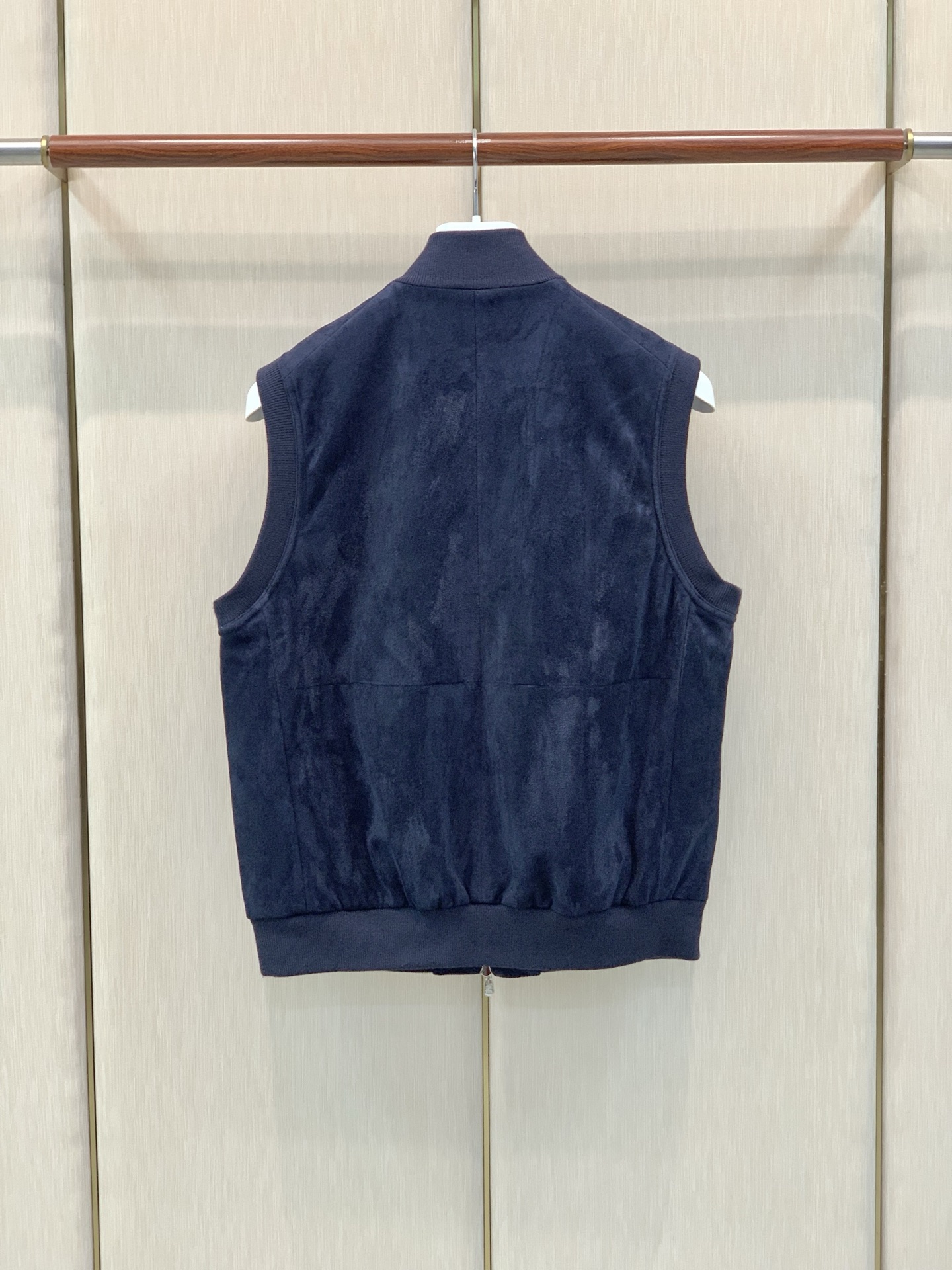 ，BRUNELLO CUCINELLI 意大利神狮，2026秋冬最新品，专柜同步有售，原单狠货，时尚休闲立领薄棉马甲，采