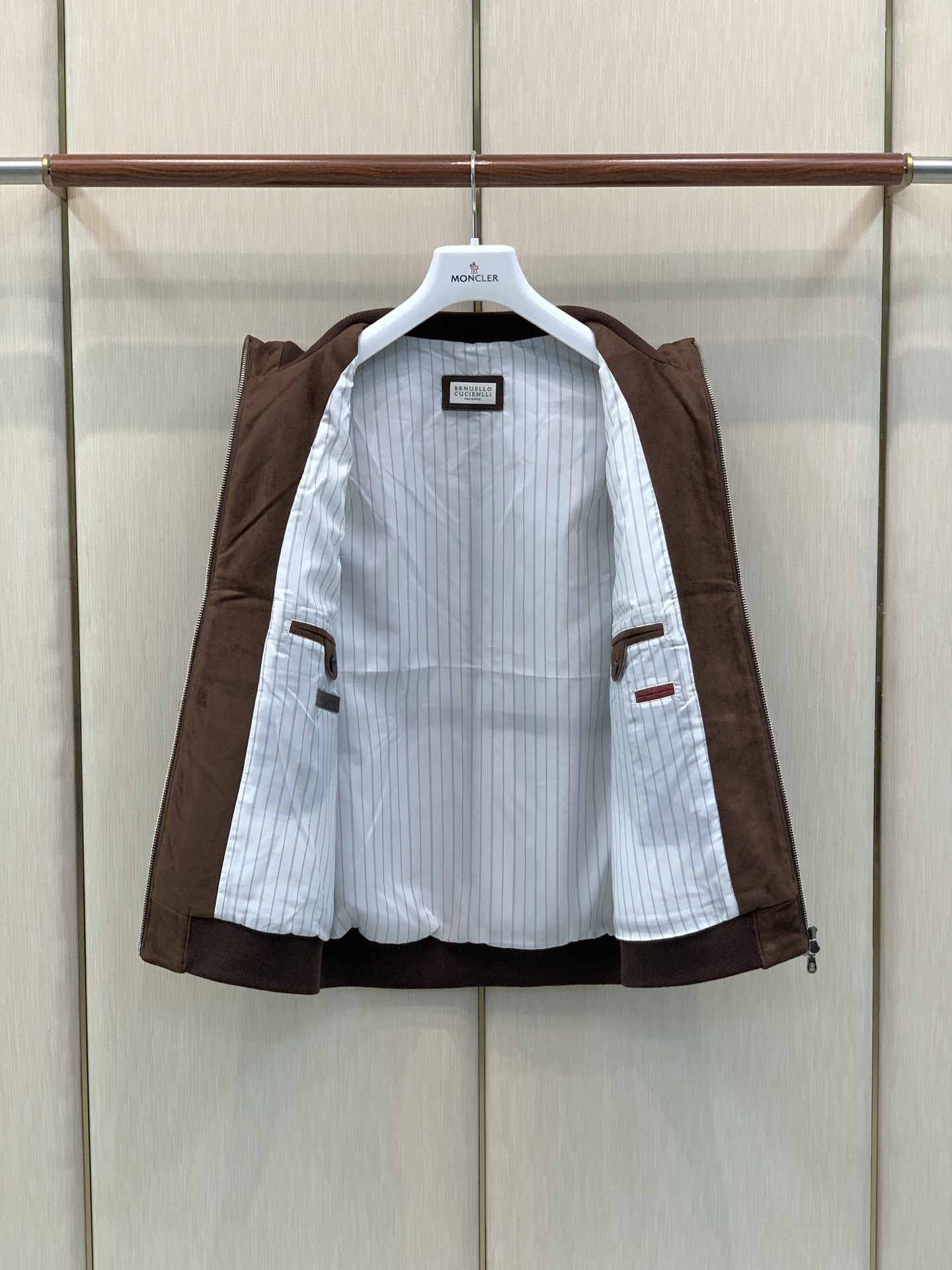 ，BRUNELLO CUCINELLI 意大利神狮，2026秋冬最新品，专柜同步有售，原单狠货，时尚休闲立领薄棉马甲，采