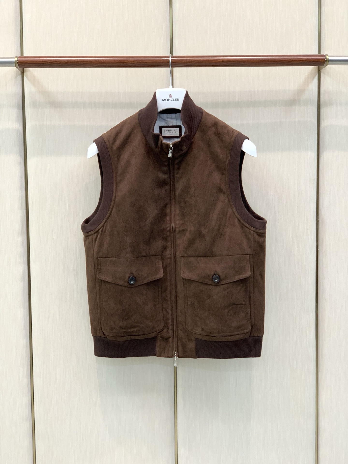 ，BRUNELLO CUCINELLI 意大利神狮，2026秋冬最新品，专柜同步有售，原单狠货，时尚休闲立领薄棉马甲，采