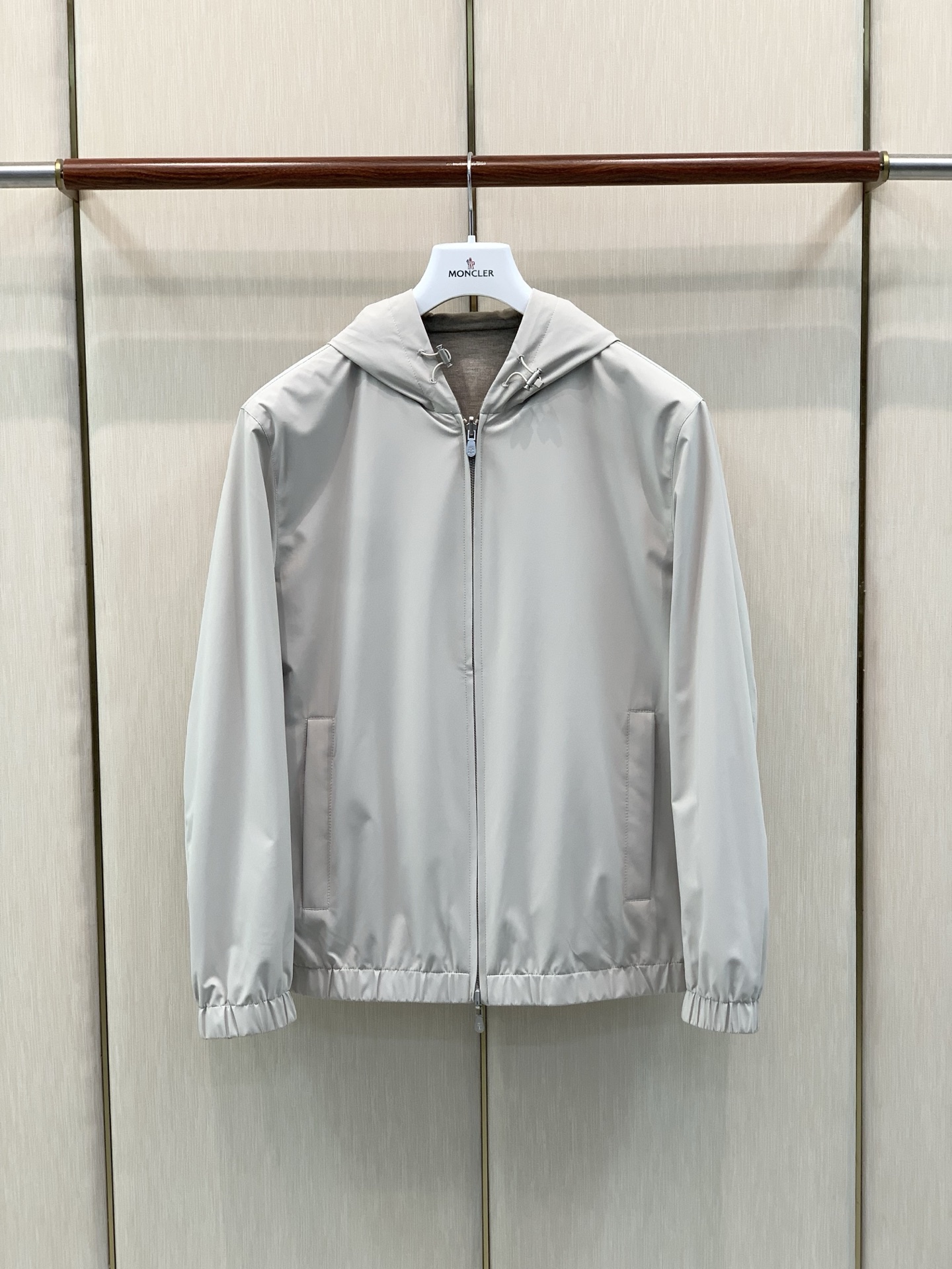 ，BRUNELLO CUCINELLI 意大利神狮，2026秋季最新品，专柜同步有售，原单狠货，时尚休闲两面穿连帽夹克外