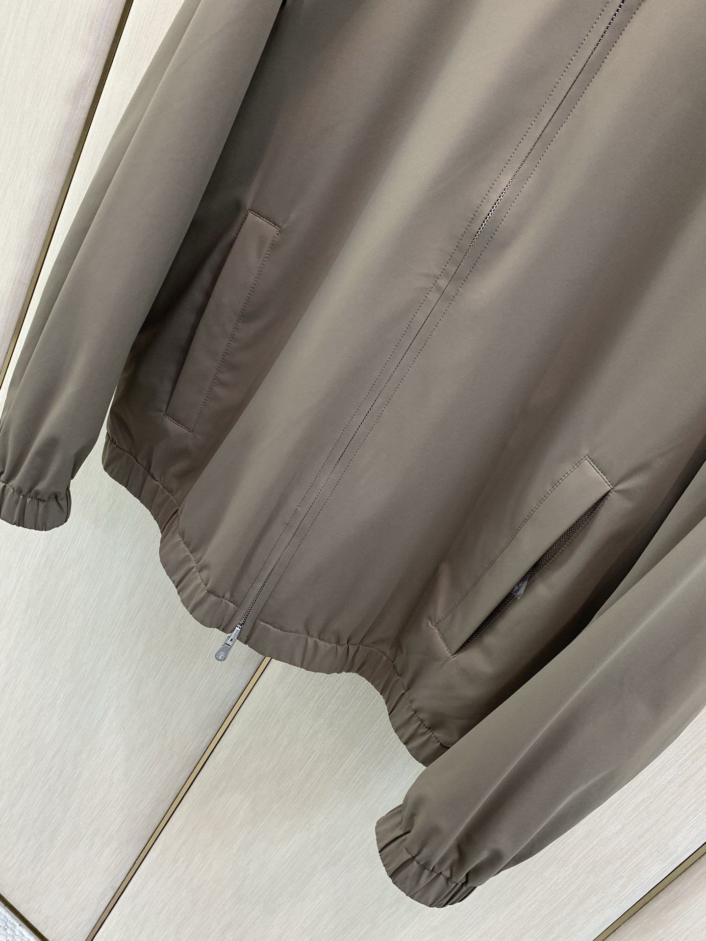 ，BRUNELLO CUCINELLI 意大利神狮，2026秋季最新品，专柜同步有售，原单狠货，时尚休闲两面穿连帽夹克外