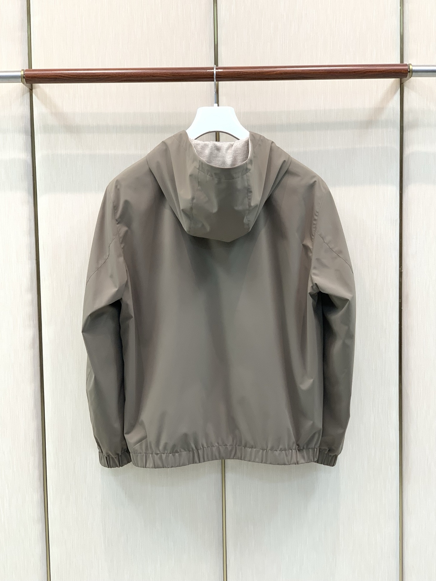 ，BRUNELLO CUCINELLI 意大利神狮，2026秋季最新品，专柜同步有售，原单狠货，时尚休闲两面穿连帽夹克外