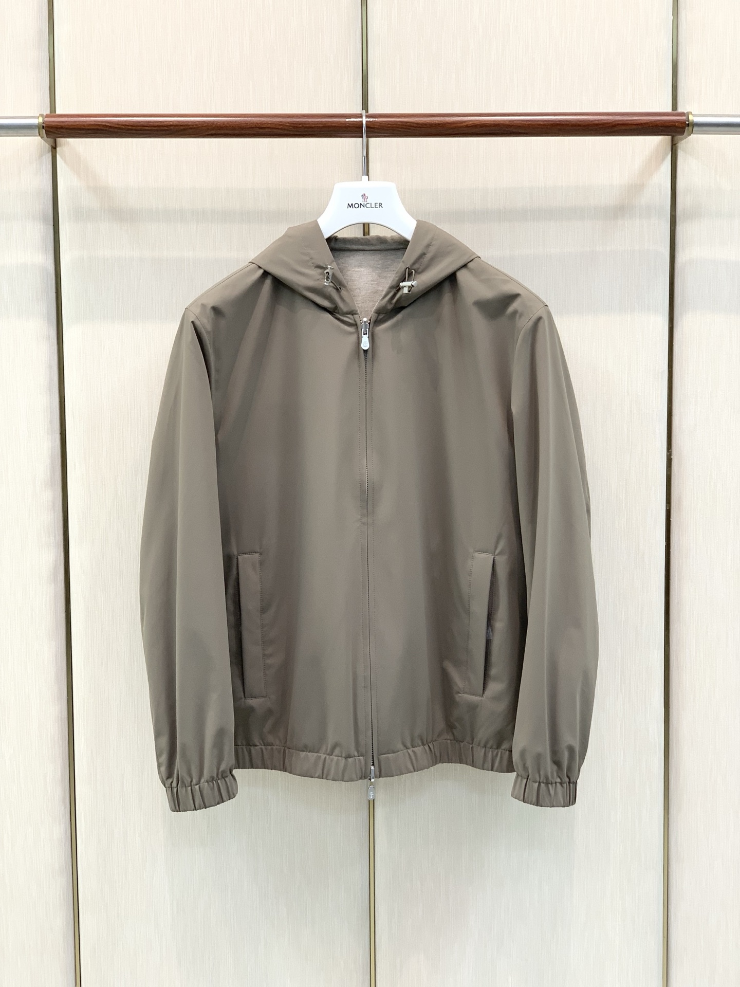 ，BRUNELLO CUCINELLI 意大利神狮，2026秋季最新品，专柜同步有售，原单狠货，时尚休闲两面穿连帽夹克外