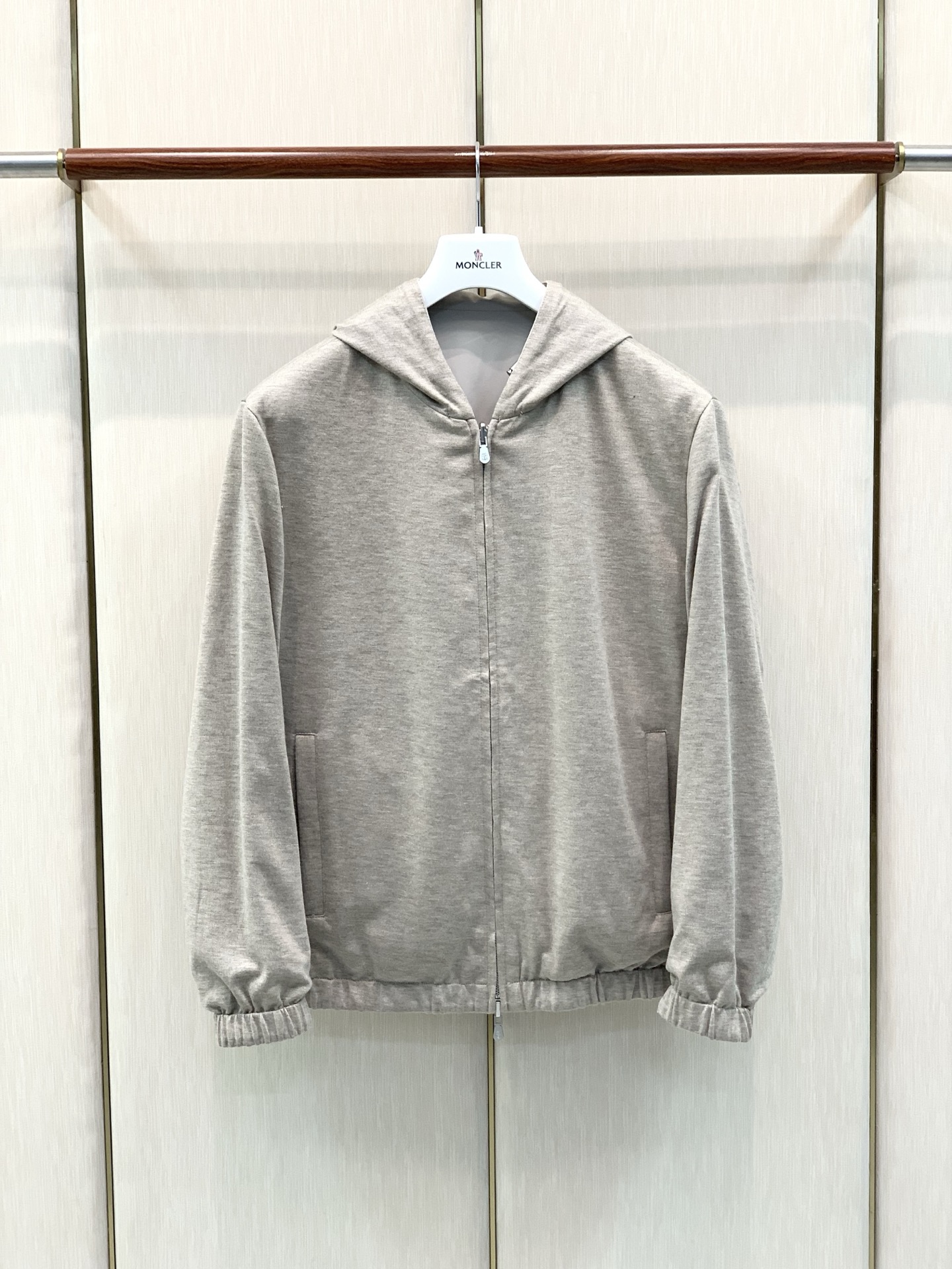 ，BRUNELLO CUCINELLI 意大利神狮，2026秋季最新品，专柜同步有售，原单狠货，时尚休闲两面穿连帽夹克外