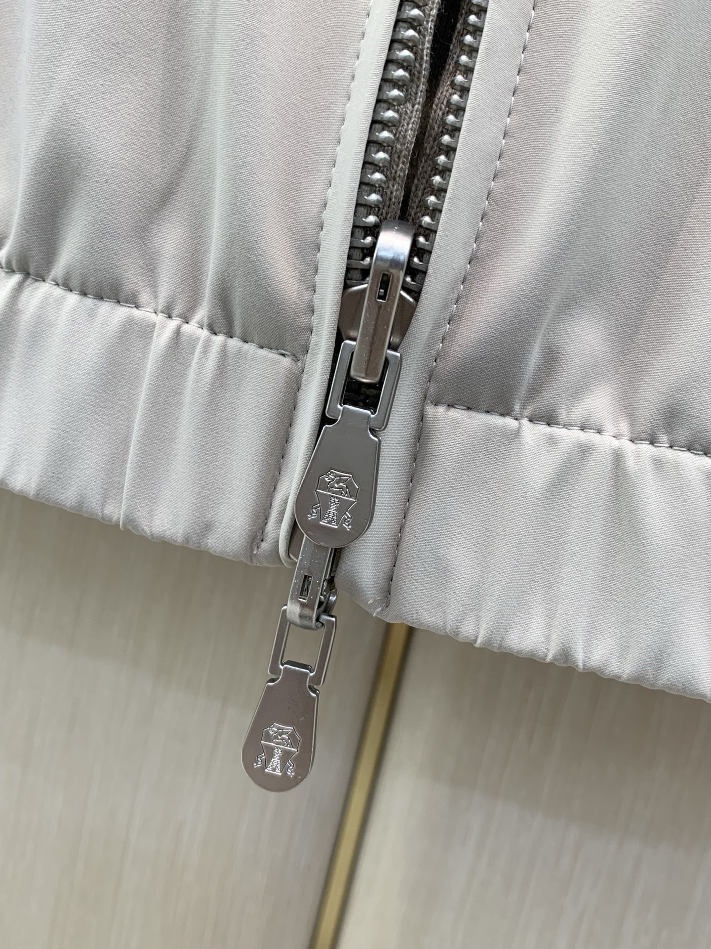 ，BRUNELLO CUCINELLI 意大利神狮，2026秋季最新品，专柜同步有售，原单狠货，时尚休闲两面穿连帽夹克外