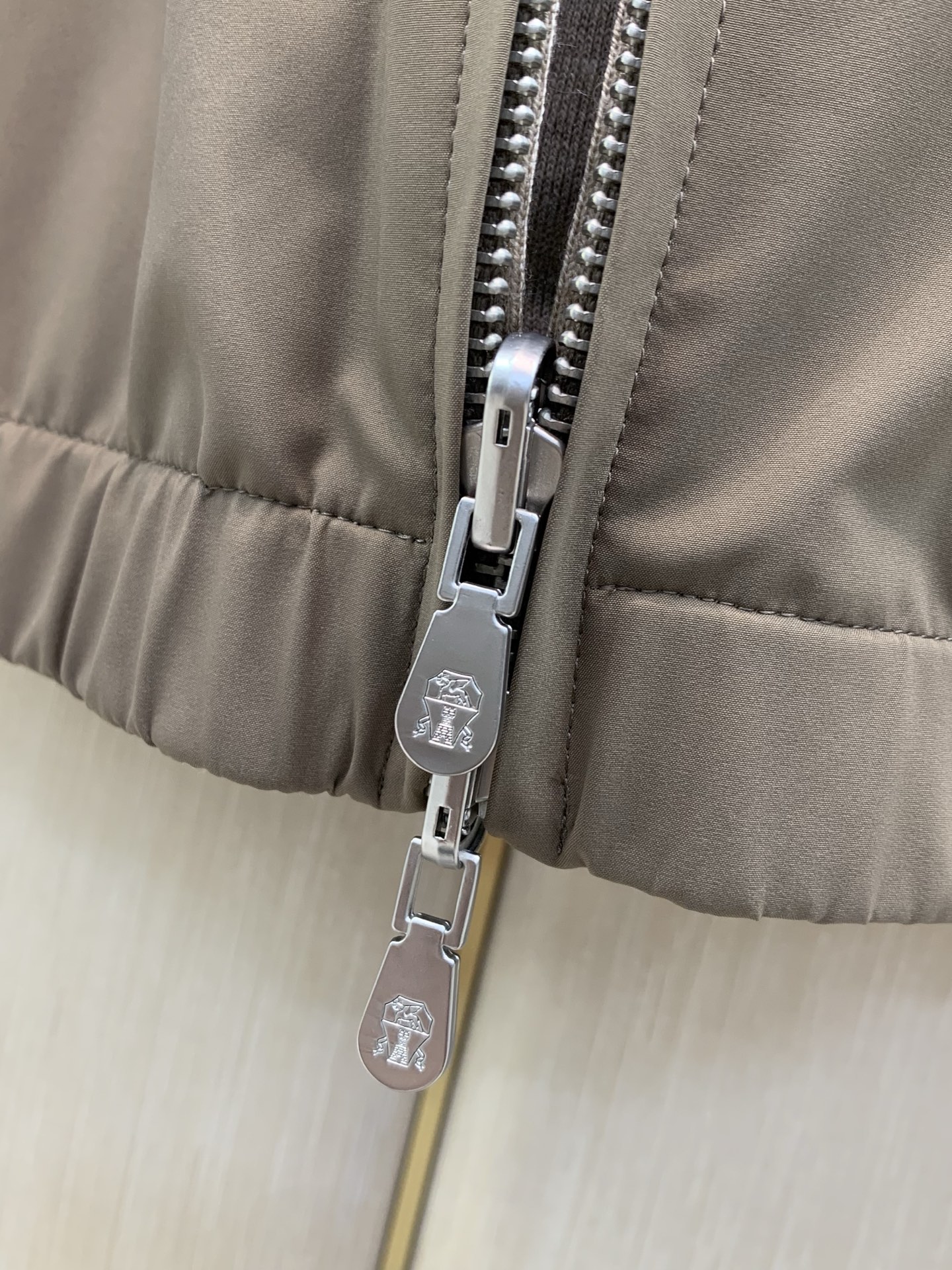 ，BRUNELLO CUCINELLI 意大利神狮，2026秋季最新品，专柜同步有售，原单狠货，时尚休闲两面穿连帽夹克外