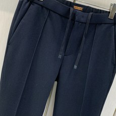 ,Zegna 黑色松紧运动休闲裤 材质 羊毛混纺 时尚系列,独特设计,抽绳休闲长裤 订纱开始订染和订纺。 国内某大厂出 ,Zegna 黑色松紧运动休闲裤 材质 羊毛混纺 时尚系列,独特设计,抽绳休闲长裤 订纱开始订染和订纺。 国内某大厂出