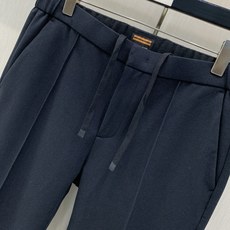 ,Zegna 黑色松紧运动休闲裤 材质 羊毛混纺 时尚系列,独特设计,抽绳休闲长裤 订纱开始订染和订纺。 国内某大厂出 ,Zegna 黑色松紧运动休闲裤 材质 羊毛混纺 时尚系列,独特设计,抽绳休闲长裤 订纱开始订染和订纺。 国内某大厂出