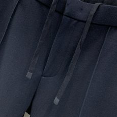 ,Zegna 黑色松紧运动休闲裤 材质 羊毛混纺 时尚系列,独特设计,抽绳休闲长裤 订纱开始订染和订纺。 国内某大厂出 ,Zegna 黑色松紧运动休闲裤 材质 羊毛混纺 时尚系列,独特设计,抽绳休闲长裤 订纱开始订染和订纺。 国内某大厂出