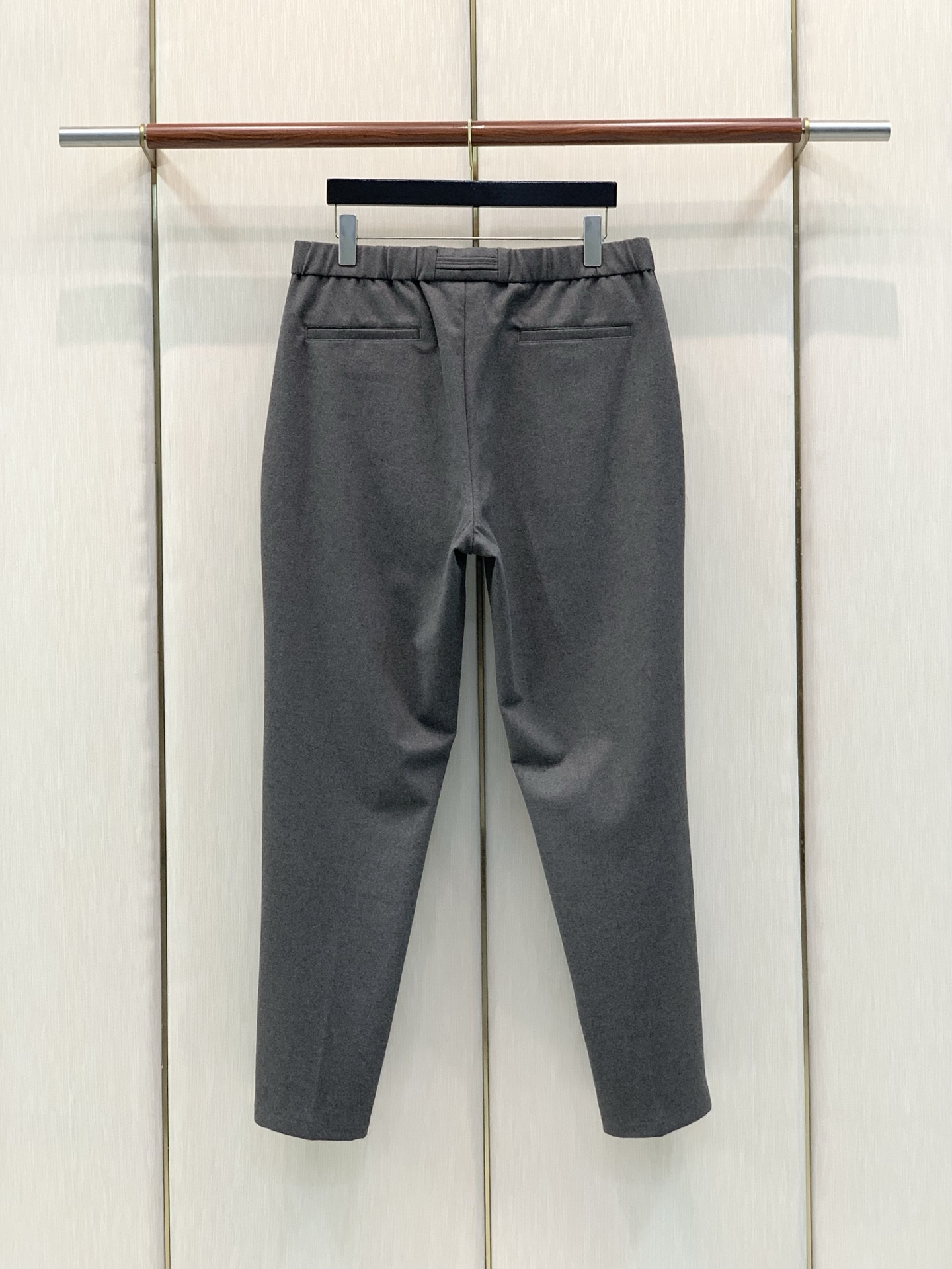 ，Zegna 黑色松紧运动休闲裤 材质 羊毛混纺 时尚系列，独特设计，抽绳休闲长裤  订纱开始订染和订纺。 国内某大厂出