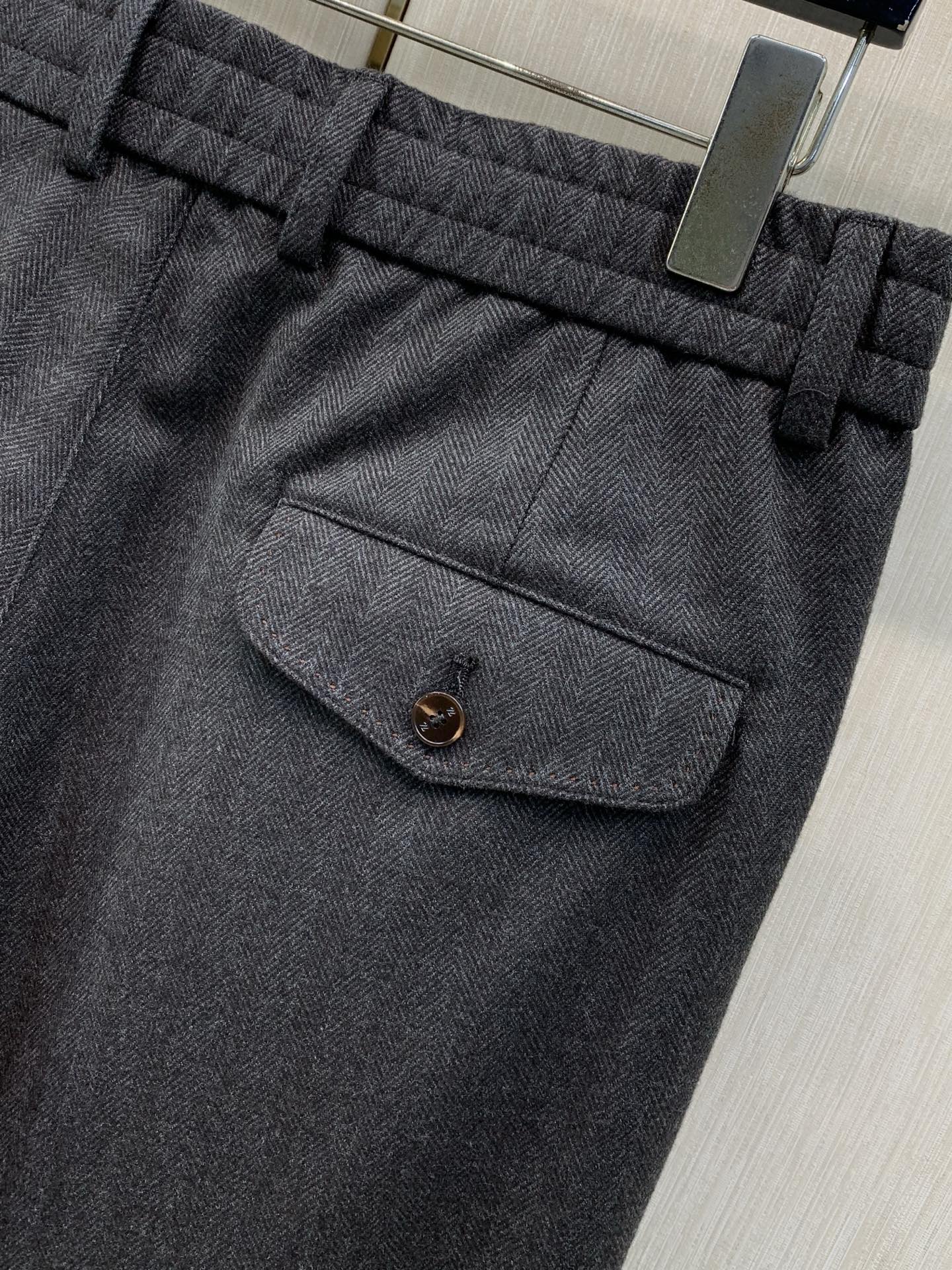 ,Zegna 松紧休闲裤 材质 羊毛混纺 时尚系列,独特设计,抽绳休闲长裤 订纱开始订染和订纺。 国内某大厂出口日本 ,Zegna 松紧休闲裤 材质 羊毛混纺 时尚系列,独特设计,抽绳休闲长裤 订纱开始订染和订纺。 国内某大厂出口日本