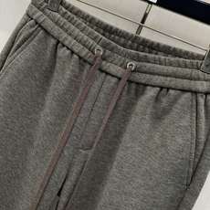 ,Loro Piana松紧运动休闲裤 材质 羊毛混纺 时尚系列,独特设计,抽绳休闲长裤 订纱开始订染和订纺。 国内某 ,Loro Piana松紧运动休闲裤 材质 羊毛混纺 时尚系列,独特设计,抽绳休闲长裤 订纱开始订染和订纺。 国内某