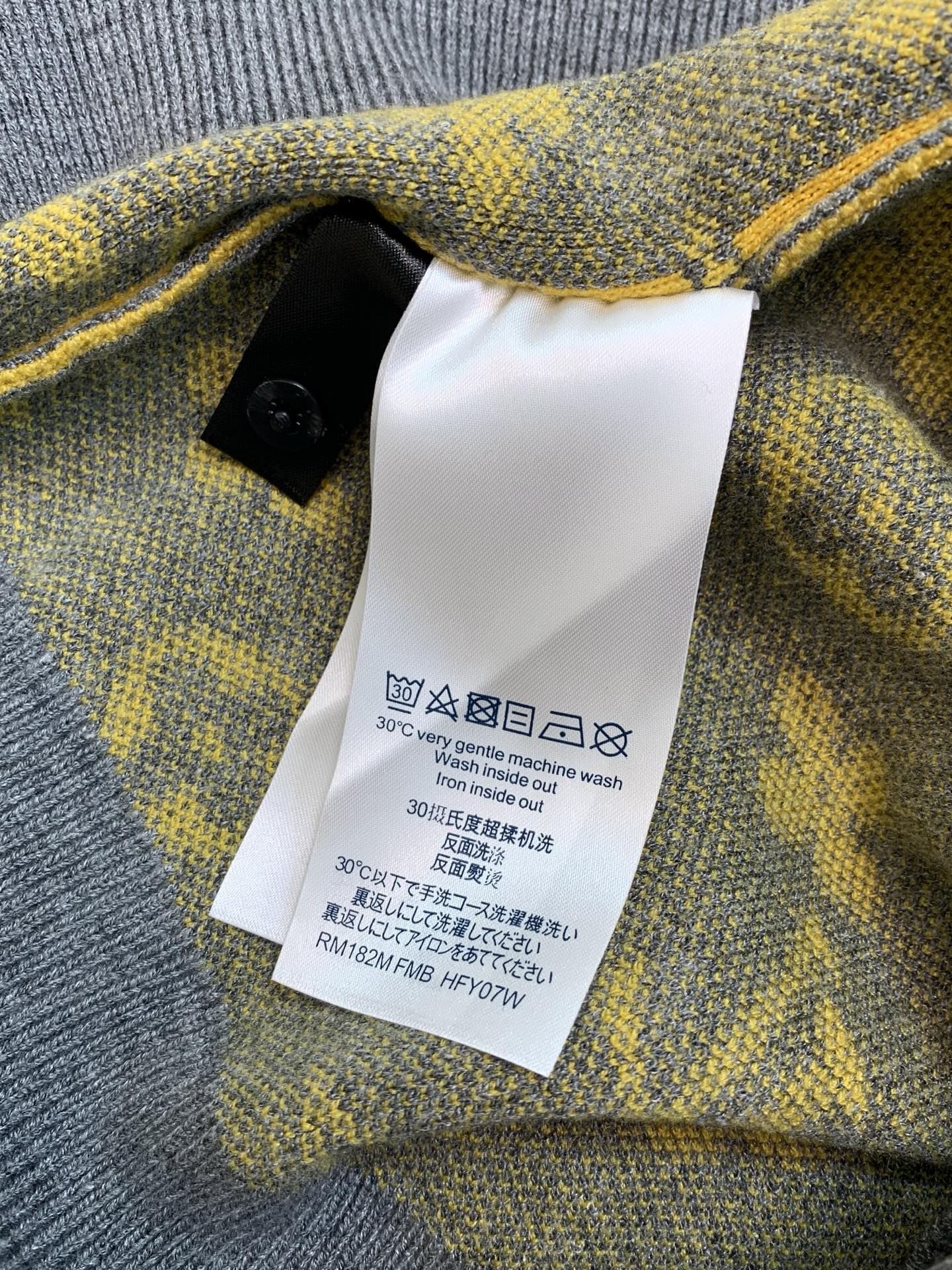 ，LouisVuitton 路易威登，2026冬季最新款，专柜同步有售，原单狠货，时尚休闲圆领长袖针织毛衣，上身很有特点