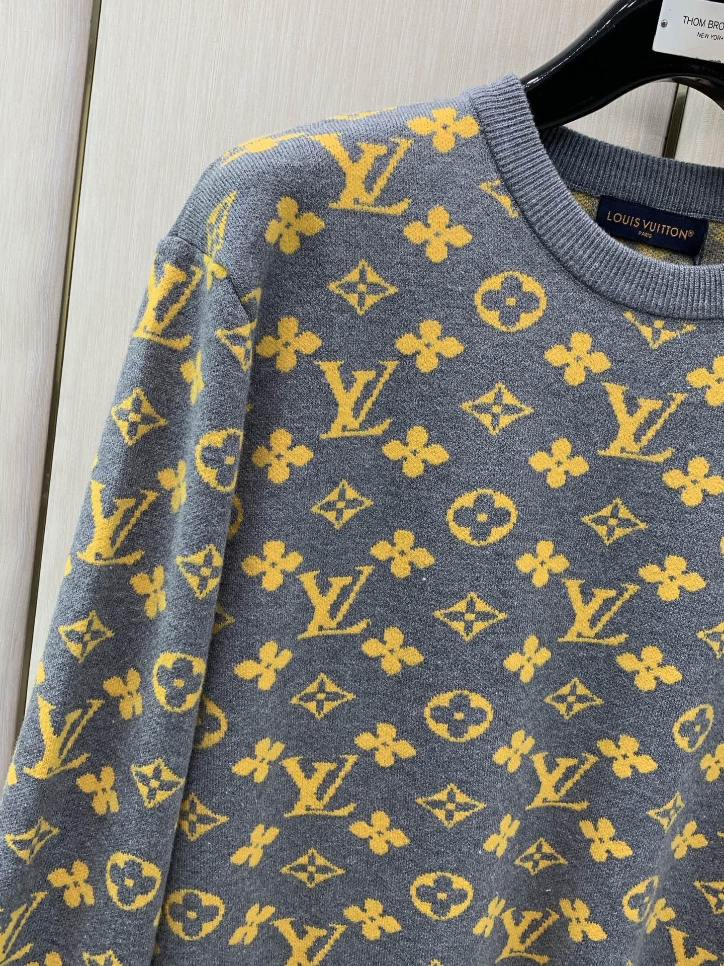 ，LouisVuitton 路易威登，2026冬季最新款，专柜同步有售，原单狠货，时尚休闲圆领长袖针织毛衣，上身很有特点