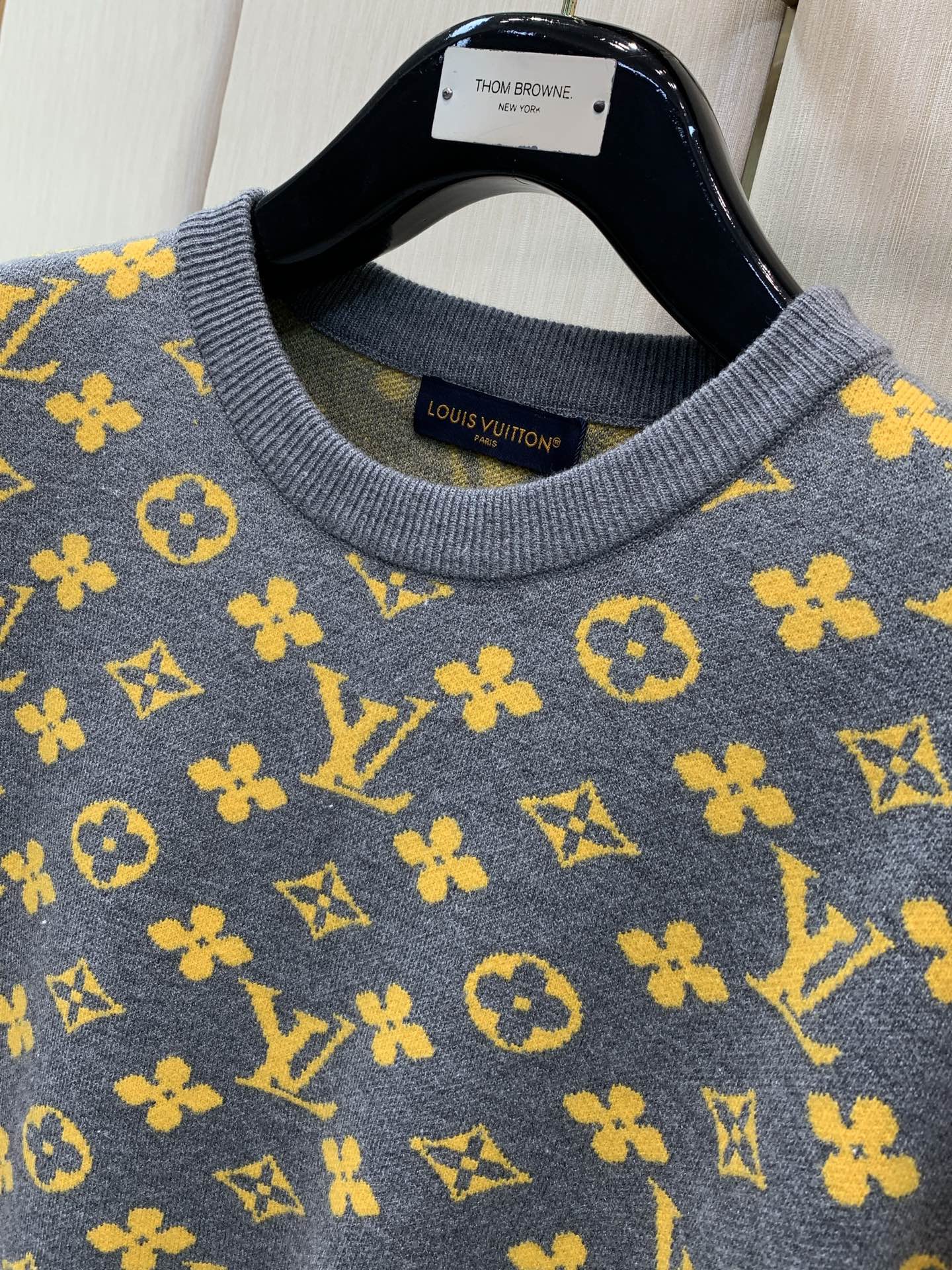 ，LouisVuitton 路易威登，2026冬季最新款，专柜同步有售，原单狠货，时尚休闲圆领长袖针织毛衣，上身很有特点