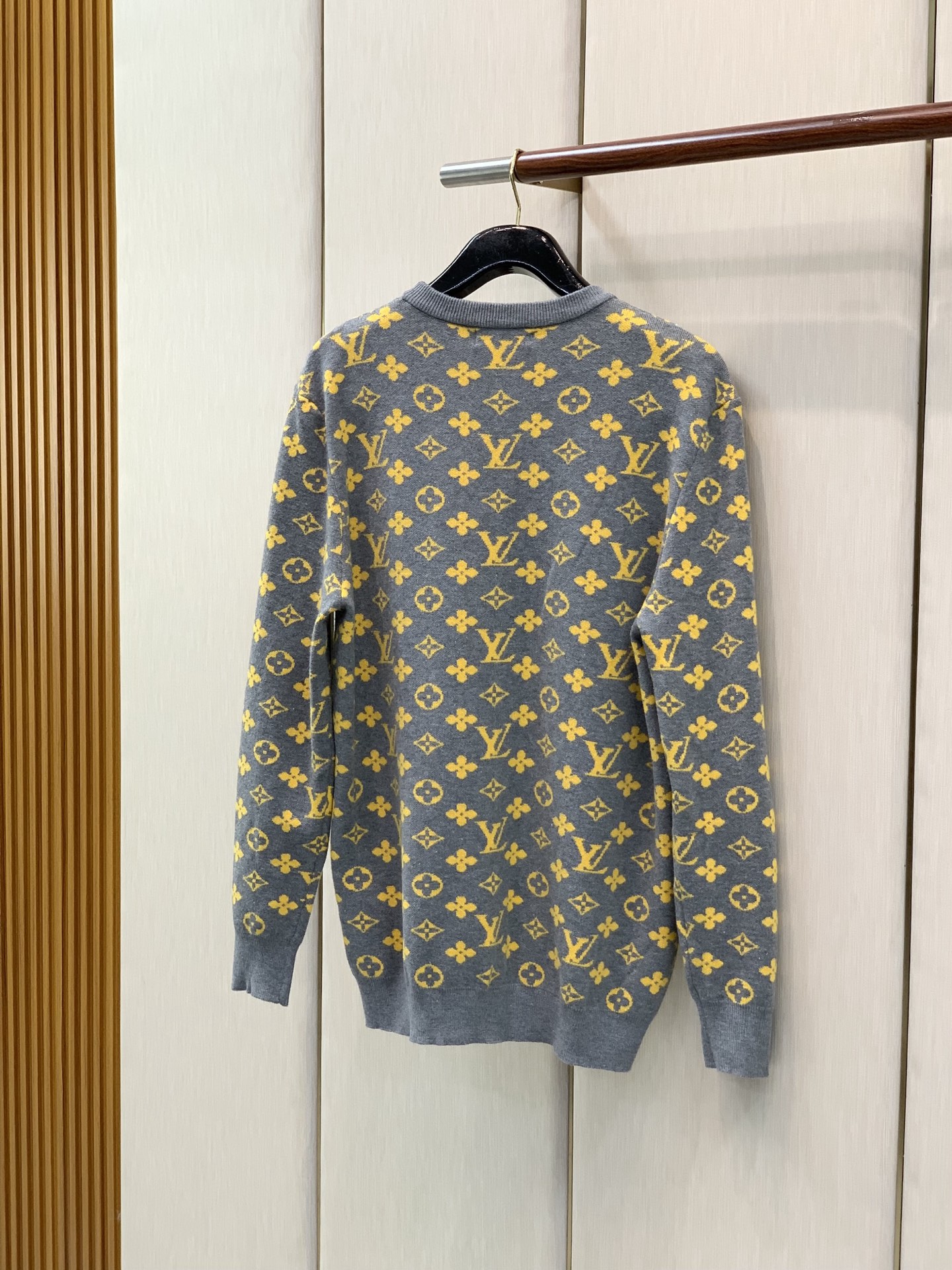 ，LouisVuitton 路易威登，2026冬季最新款，专柜同步有售，原单狠货，时尚休闲圆领长袖针织毛衣，上身很有特点