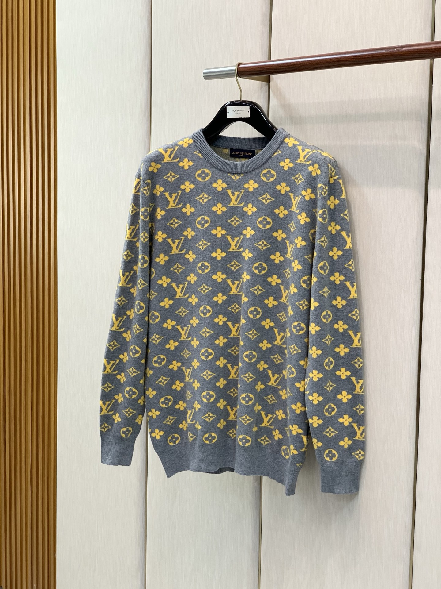 ，LouisVuitton 路易威登，2026冬季最新款，专柜同步有售，原单狠货，时尚休闲圆领长袖针织毛衣，上身很有特点