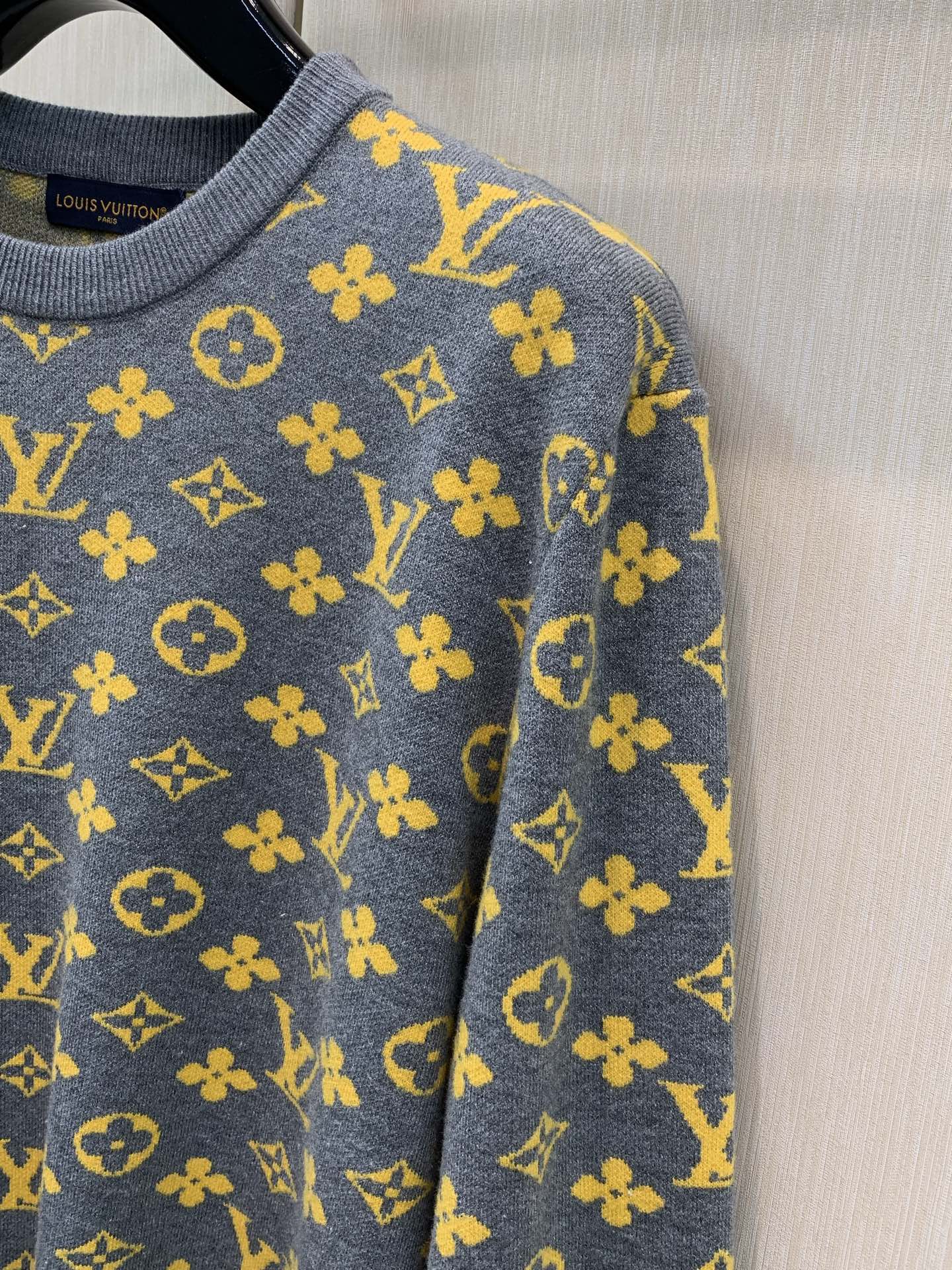 ，LouisVuitton 路易威登，2026冬季最新款，专柜同步有售，原单狠货，时尚休闲圆领长袖针织毛衣，上身很有特点