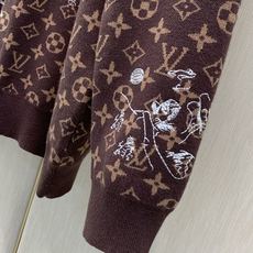 ,LouisVuitton 路易威登,2026冬季最新款,专柜同步有售,原单狠货,时尚休闲圆领长袖针织毛衣,上身很有特点 ,LouisVuitton 路易威登,2026冬季最新款,专柜同步有售,原单狠货,时尚休闲圆领长袖针织毛衣,上身很有特点