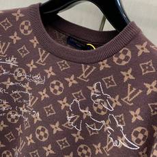 ,LouisVuitton 路易威登,2026冬季最新款,专柜同步有售,原单狠货,时尚休闲圆领长袖针织毛衣,上身很有特点 ,LouisVuitton 路易威登,2026冬季最新款,专柜同步有售,原单狠货,时尚休闲圆领长袖针织毛衣,上身很有特点